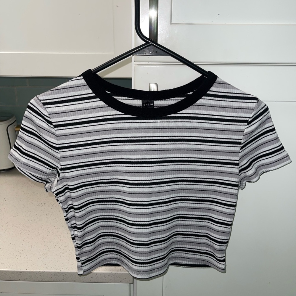 SHEIN Black and White Striped cropped Short Sleeve Tee